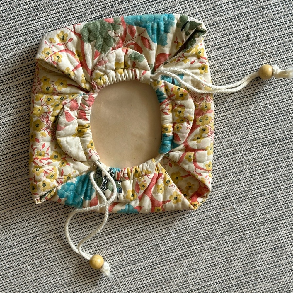 12” Vintage Handmade Fabric Casserole / Pie / Dish Carrier w/ Carrying Handles.